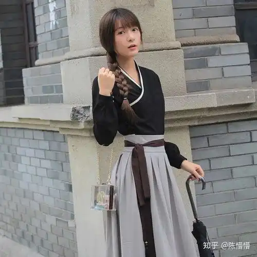 礼貌求问请问汉服小姐姐们都怎么搭配包包