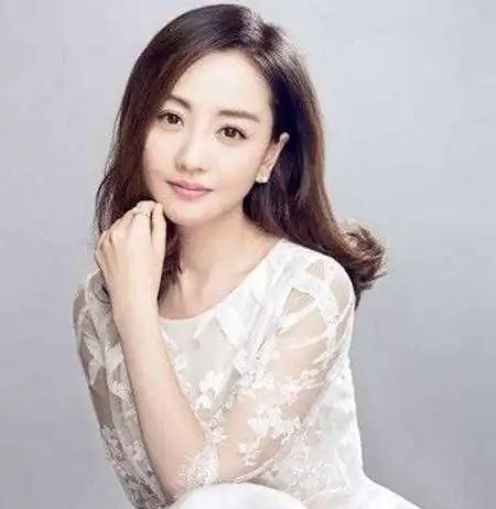 为什么杨蓉出道17年,有颜值有演技还不火,就因为懒