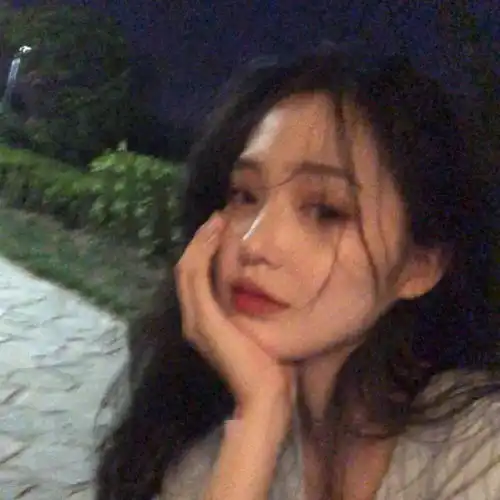头像丨年纪轻轻不知道这世上除了爱还有名利世俗