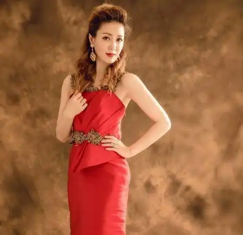 文静如今46岁了,与老公结婚多年,没有孩子,但感情一直很稳定