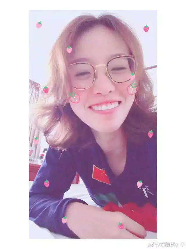 神奇女子傅园慧,矫正牙齿变美女,被质疑整容,挖鼻屎挖睡着傅园慧牙齿整容仰泳网易订阅