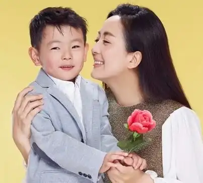 她是著名女星,拍戏途中意外怀孕,今45岁孩子生父成谜