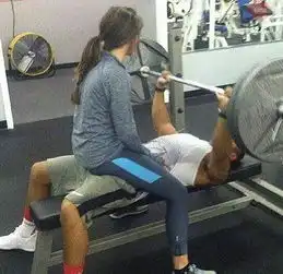 搞笑图片姑娘何必跟自己过不去呢