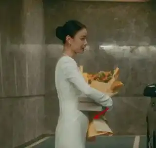 还在容貌焦虑看看倪妮的小肚子杨幂的双下巴热巴的满脸痘吧