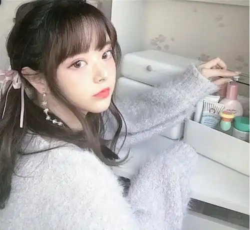 初中女生自认为很仙的行为,在男生眼中却很幼稚,老师也讨厌