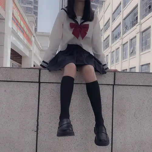 小可爱们知道怎样穿jk制服显瘦吗