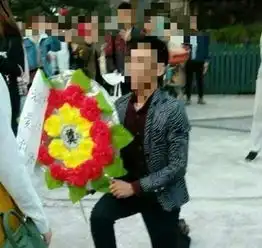 重庆男子拿花圈求婚被拒绝,你确定不是来捣乱的