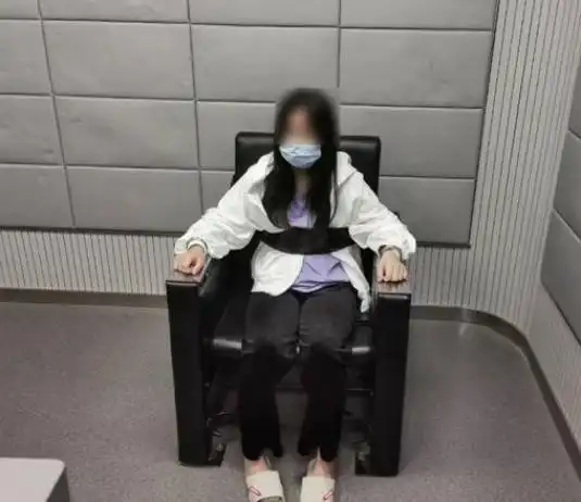 00后女主播以为网约车内没人发现,结果被抓别让粉丝知道