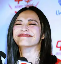 姚晨怀孕后咧大嘴笑盘点女星惨不忍睹的笑容