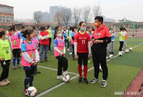 春雨助兴2022年亚足联女足日女孩足球节长治活动在东关小学举行