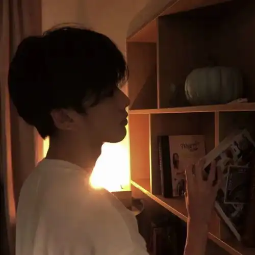 真人男头愿你眼角带笑梢星河入梦