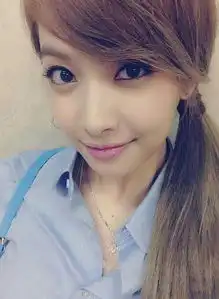 宋茜电眼浓妆自拍照
