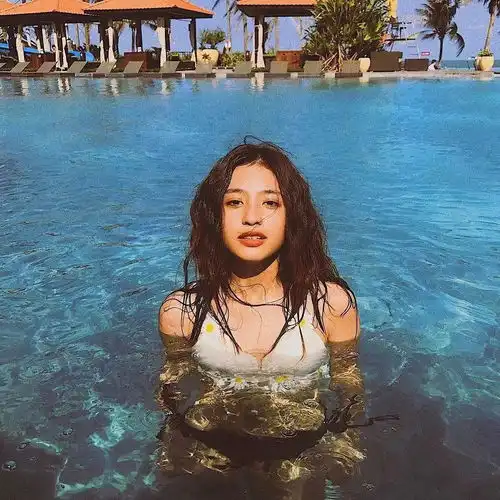 惹火身材初恋脸,这个越南小仙女靠一张照片爆红ins,收割17万粉丝