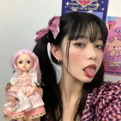 女生头像都喜欢被爱那谁去爱呢