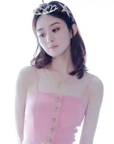 当女星戴上王冠关晓彤惊艳,热巴杨幂高贵,杨颖就是女神本神