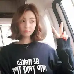 清新可爱的女生yy头像2018想想当年为你哭成狗的样子真可笑