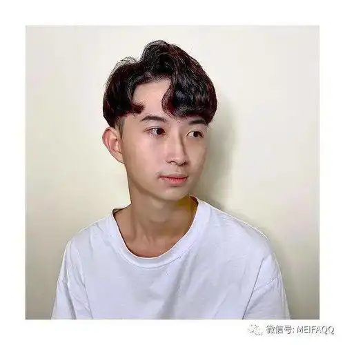 超火的男士逗号头,引领男生发型新潮流