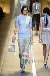 柔和冷静的摩登建筑感芬迪fendi2015春夏女装秀,海报时尚网带你亲临2015春夏米兰时装周