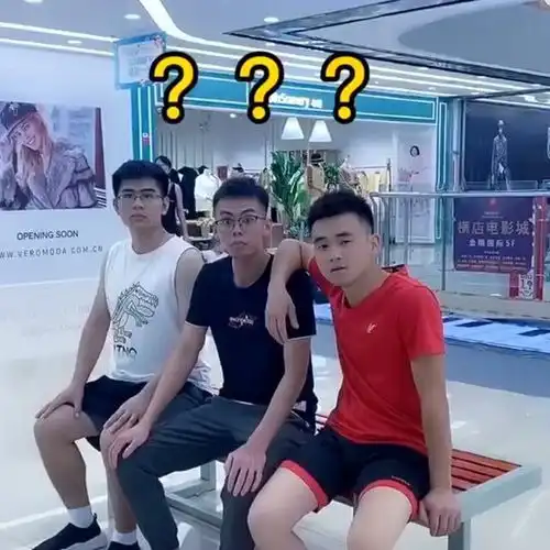 可能所有的女生都会这个动作,男生却模仿不来,男生还是别试了