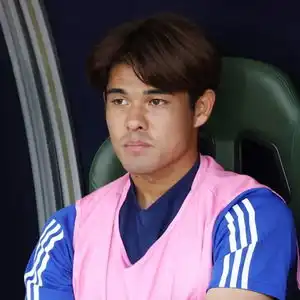 外媒日本足球运动员佐野海舟因涉嫌性侵一女子被捕,获释后向受害者致歉