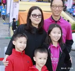41岁跳水女皇伏明霞资产过亿,两儿一女,和67岁老公很幸福
