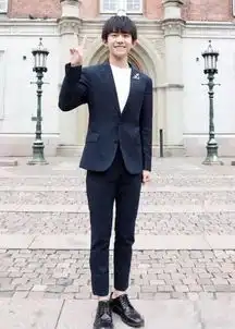 王源穿西装是好看,易烊千玺的西装造型也不错