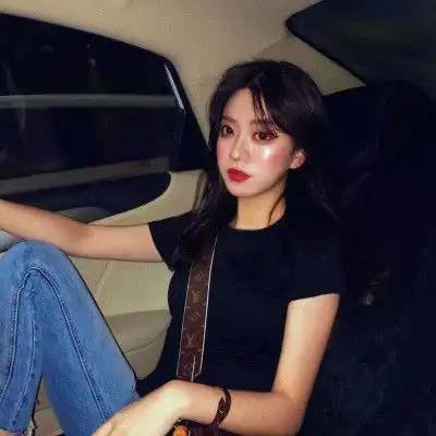 2019最新个性微信头像女,冷酷的表情提升了整体气质