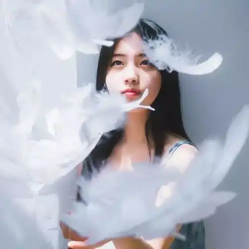 女生头像像风温柔侵袭