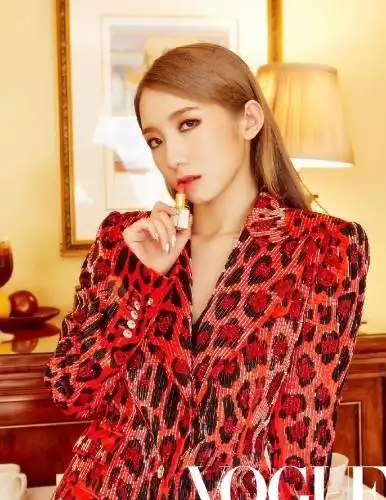 女艺人红衣造型合集鞠婧祎孟美岐李宇春,你最喜欢谁的造型
