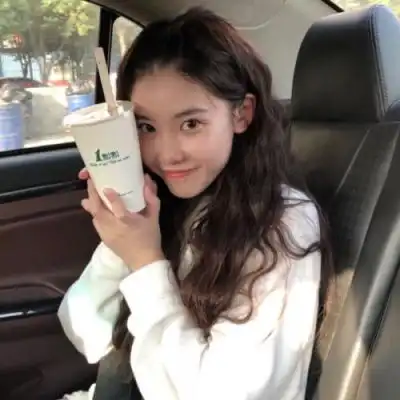 2023古灵精怪甜美女生头像