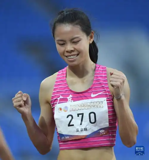 田径全国冠军赛莫家蝶获得女子400米栏冠军
