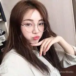 我才发现伪学霸的眼镜有种蜜汁性感