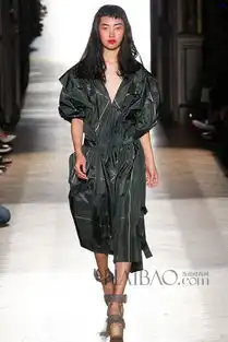 童心未泯薇薇安威斯特伍德viviennewestwood2015春夏女装秀,海报带你亲临2015春夏巴黎时装周