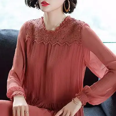 皮肤暗黄的女人,建议多穿穿下面这几款,衬肤白高贵优雅还减龄