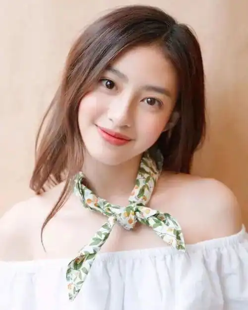惹火身材初恋脸,这个越南小仙女靠一张照片爆红ins,收割17万粉丝
