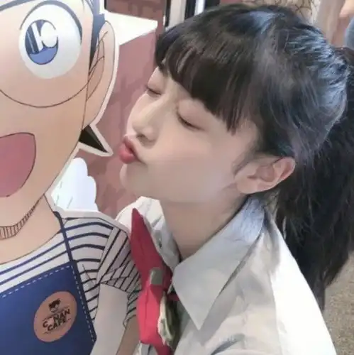 女生头像对于世界而言你是一个人