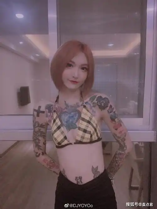 女孩全身多处纹身,霸气外露,你能接受吗