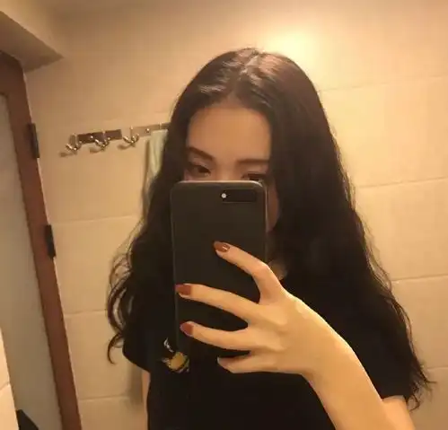时尚霸气女生头像孤傲女帝
