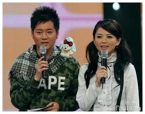 他曾被誉为何炅的接班人,被妻子怂恿跳槽,如今沦落为婚礼司仪