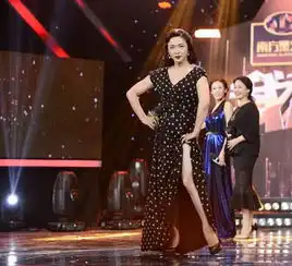 金星现身终于不穿裙子穿连体裤,没想到更有女人味,拉链位置亮了
