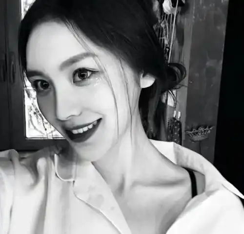 ins微丧暗黑系女头能对你提前失望也许会好过突然失望吧