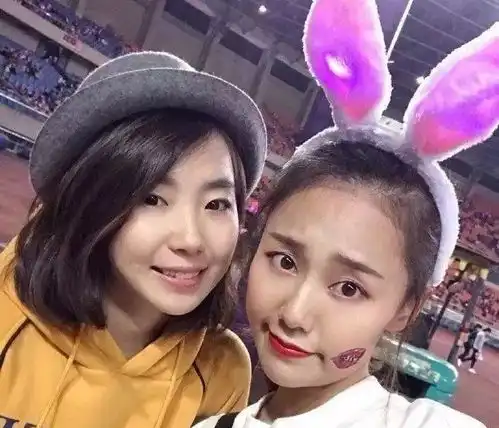 杰伦,我前男友也在现场,网友感觉这是一个局...