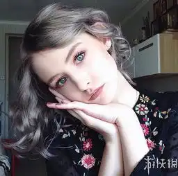 俄罗斯小姐姐长着一副精致娃娃脸人美声甜完美身材