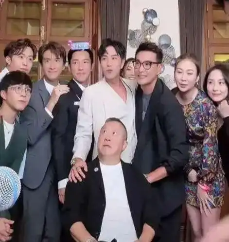 掉价曾志伟携一众tvb演员小杨哥直播间搞气氛