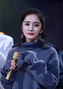 娱乐杨幂穿着大花兔短裙,嫩回少女