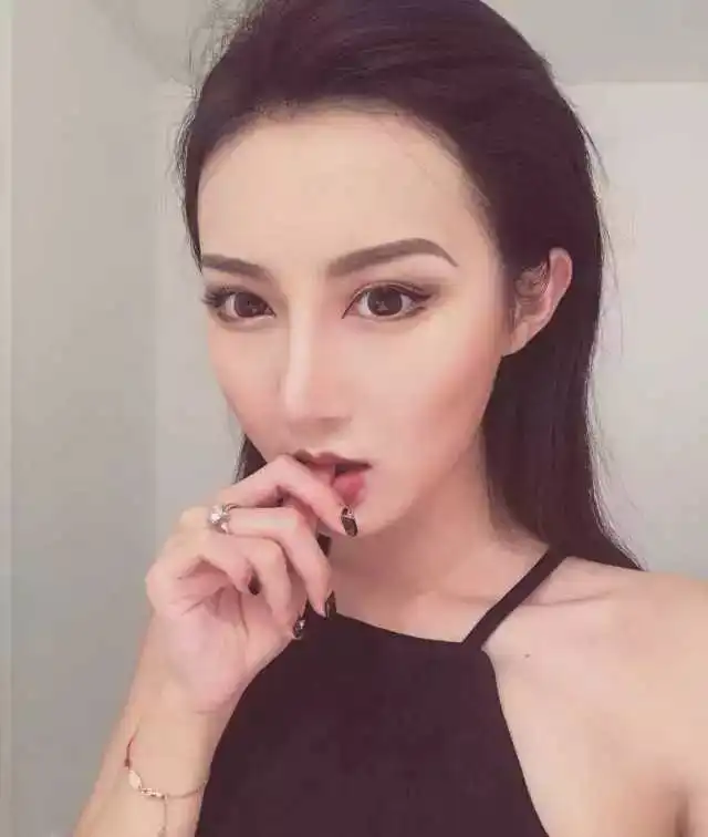 清爽迷人小美女最美不过桃花眼