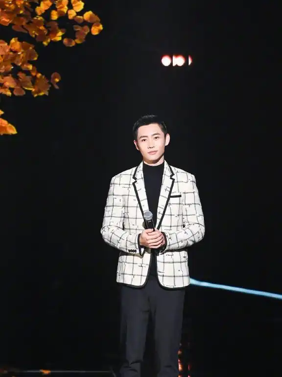 魏晨演技精湛受认可,其实他也很会穿,这些风格型男魅力十足