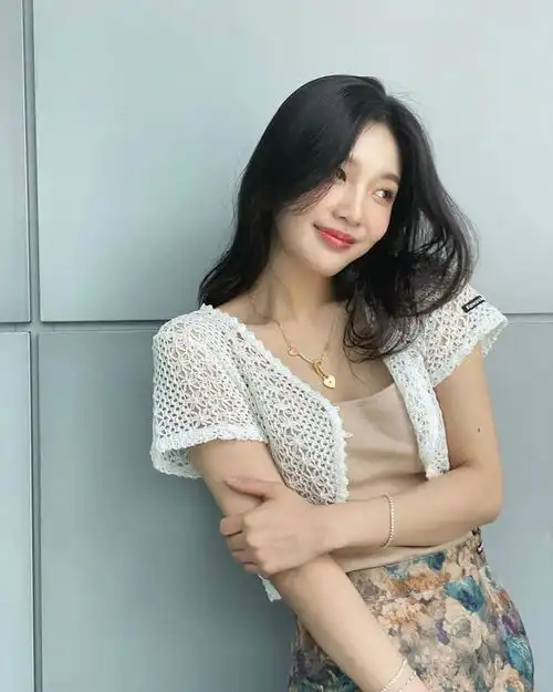 韩国女爱豆joy官宣恋情,恋爱真的会影响穿衣风格