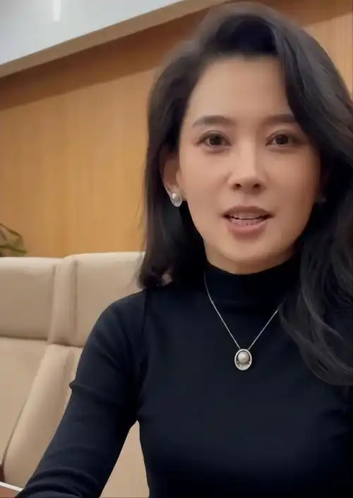 李克勤曝汪峰请客没带钱,打电话叫森林北李巧来结账,理由超好笑