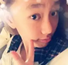 闫妮13岁女儿自拍照曝光面容清纯可爱